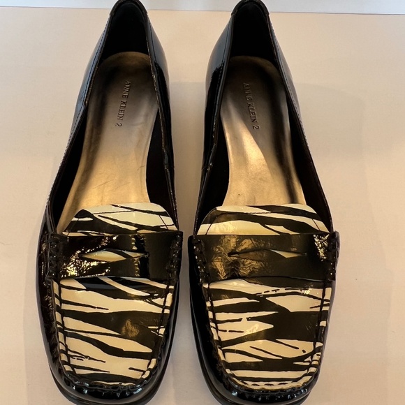 Anne Klein Women's Black Patent Zebra Print Loafer, Size 9.5 - Picture 1 of 11